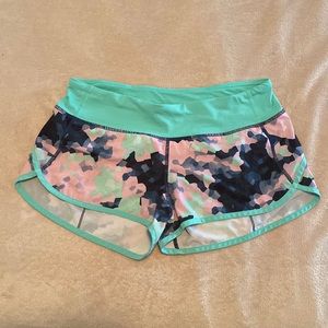 Lululemon Speed Shorts Menthol Size 6
